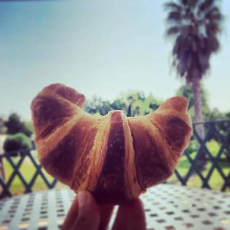 Chiara's Oda ve Kahvaltı 3*