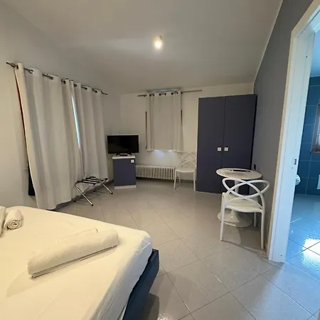 Bed & Breakfast Chiara's Davoli